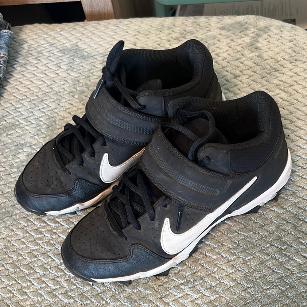Nike Kids Shoes Black and White